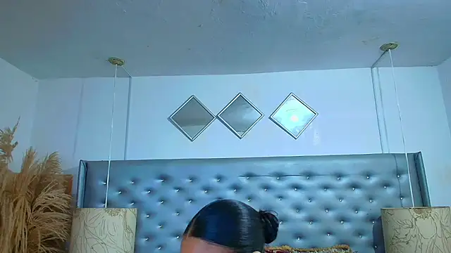 EileenBenzon online show from November 15, 6:12 pm