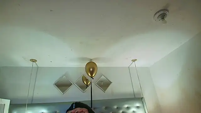 EileenBenzon online show from April 7, 2:08 pm