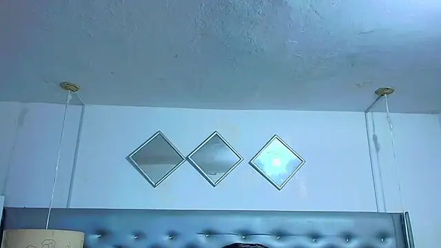 EileenBenzon online show from March 26, 3:32 pm