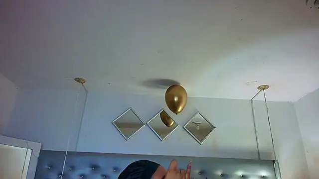 EileenBenzon online show from April 9, 3:30 am