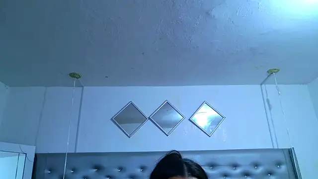 EileenBenzon online show from April 14, 4:39 am