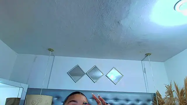 EileenBenzon online show from February 12, 1:22 pm