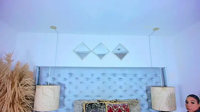 EileenBenzon online show from November 12, 5:11 am