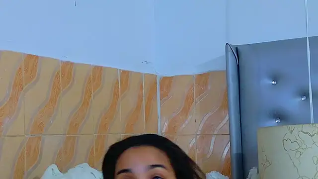 EileenBenzon online show from May 13, 4:08 am