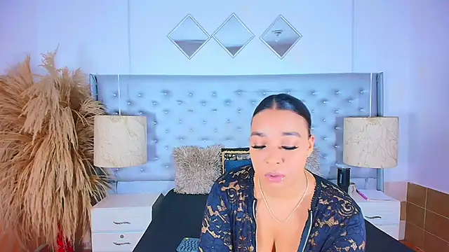 EileenBenzon online show from October 29, 4:55 am