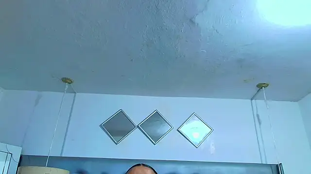 EileenBenzon online show from March 25, 2:27 pm