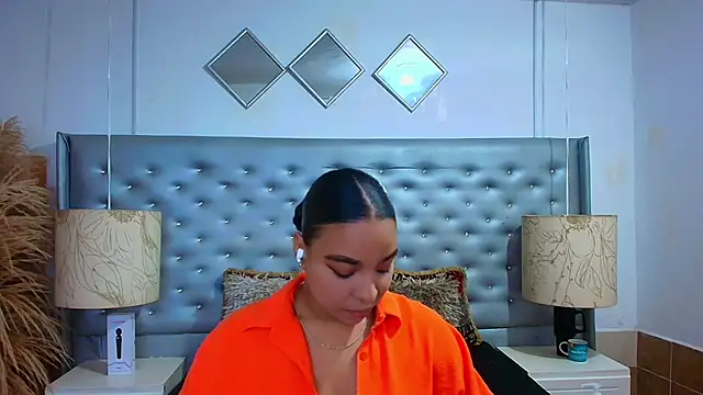 EileenBenzon online show from November 22, 5:50 am