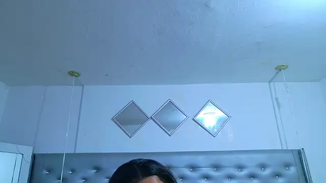 EileenBenzon online show from April 27, 1:42 pm