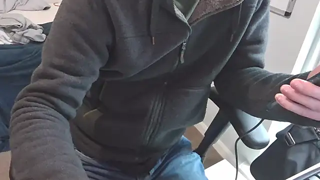 an4y8ot online show from February 26, 9:42 am