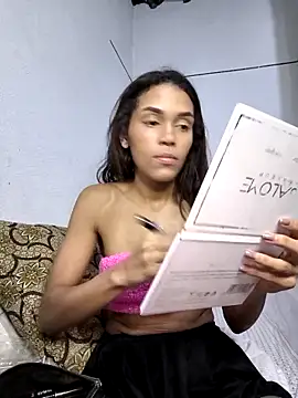 Snapshot of Cositarica_69 chatting on September 24, 3:46 am Cositarica 69 online show from September 24, 3:46 am