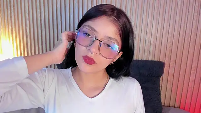 Snapshot of lana_dol chatting on October 18, 2:19 pm lana dol online show from October 18, 2:19 pm