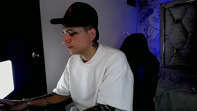 Brayan lopezz online show from April 25, 2:14 pm