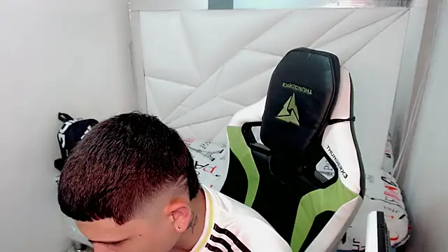 Brayan lopezz online show from January 16, 1:26 pm