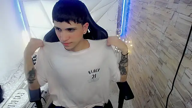 Brayan lopezz online show from December 4, 5:49 pm