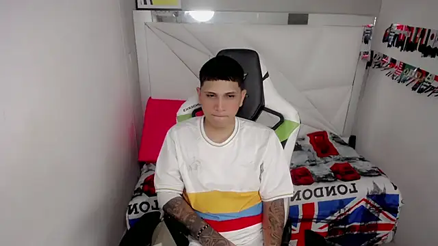Brayan lopezz online show from May 7, 3:33 am