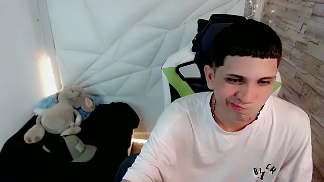 Brayan lopezz online show from February 4, 12:44 pm