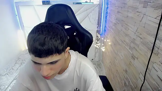 Brayan lopezz online show from December 5, 2:39 pm