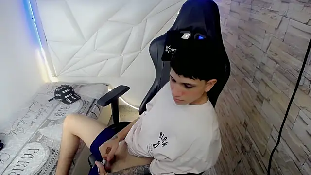 Brayan lopezz online show from December 4, 2:20 pm