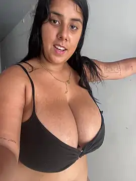 andreinabigtits online show from March 7, 7:05 pm