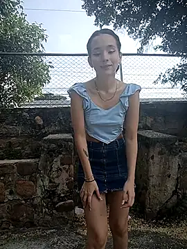 sweet outdoor charm online show from December 18, 2:10 pm