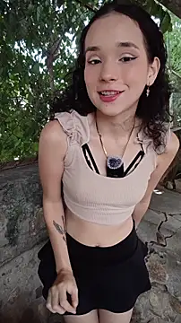 sweet outdoor charm online show from June 18, 4:45 pm