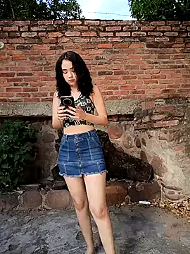 sweet outdoor charm online show from November 26, 7:25 pm