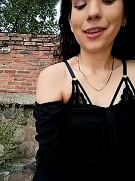 sweet outdoor charm online show from March 5, 7:43 pm