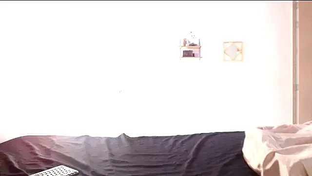 cherrydelioncourt online show from April 7, 5:15 pm