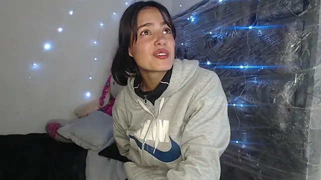 skinny sweet2411 online show from December 21, 11:38 pm