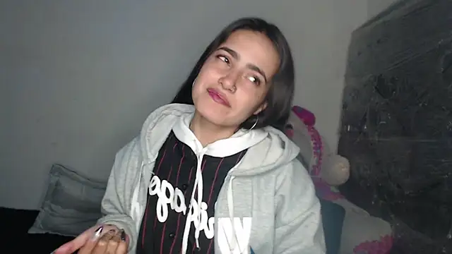 skinny sweet2411 online show from March 6, 3:12 am