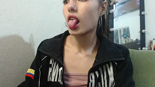 skinny sweet2411 online show from May 20, 1:24 am