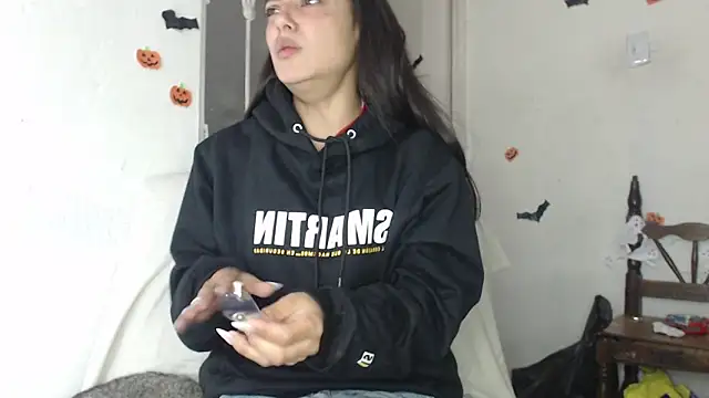 skinny sweet2411 online show from November 6, 12:03 am