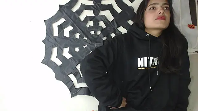 skinny sweet2411 online show from November 3, 5:12 am