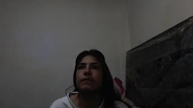 skinny sweet2411 online show from March 4, 6:10 am