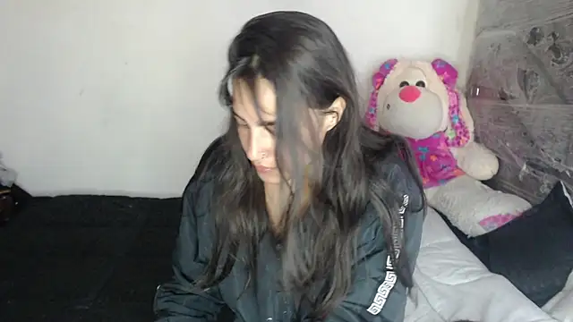 skinny sweet2411 online show from December 20, 12:02 am