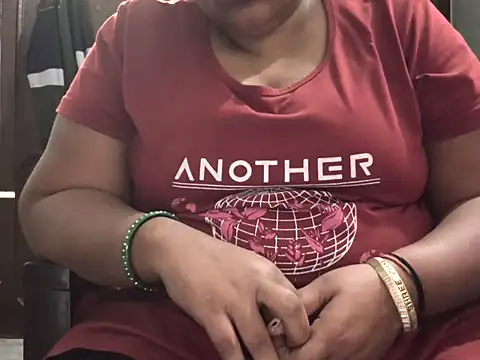 Snapshot of seemi_bhabhi chatting on February 4, 6:30 am seemi bhabhi online show from February 4, 6:30 am