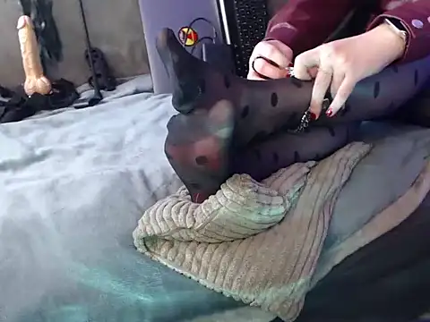 GoddessMonicaNylon online show from December 5, 7:01 pm