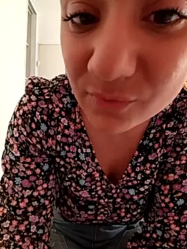 Snapshot of Nell-X chatting on May 19, 11:17 am Nell-X online show from May 19, 11:17 am