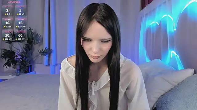 AliceBrunne online show from February 4, 7:40 am