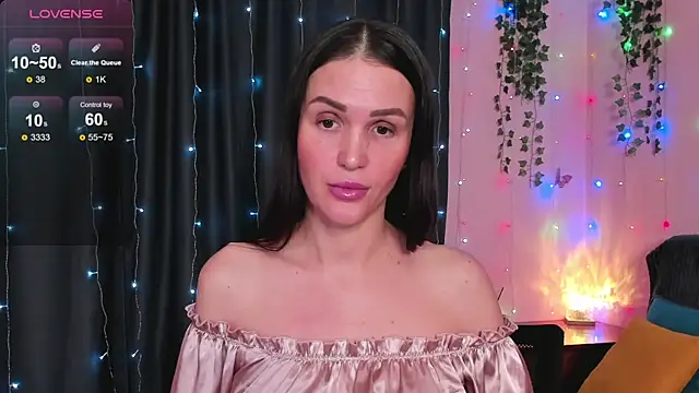 Snapshot of cross_the_line chatting on November 26, 12:05 pm cross the line online show from November 26, 12:05 pm