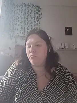 CurvyMilf1992 online show from October 17, 6:28 am