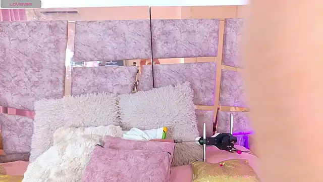 Dakota-Bruce online show from November 12, 2:43 pm