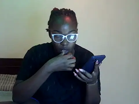 Snapshot of Chichii- chatting on April 9, 8:26 pm Chichii- online show from April 9, 8:26 pm