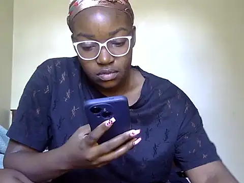 Snapshot of Chichii- chatting on April 10, 9:49 am Chichii- online show from April 10, 9:49 am