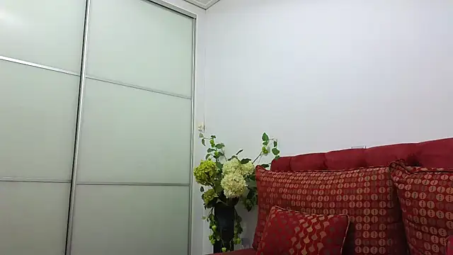 Snapshot of _Maddalena_ chatting on November 27, 9:48 pm Maddalena online show from November 27, 9:48 pm