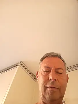 Snapshot of ActifBoy06 chatting on October 1, 6:18 am ActifBoy06 online show from October 1, 6:18 am