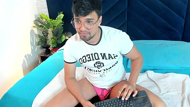 Edward max online show from April 9, 3:52 am