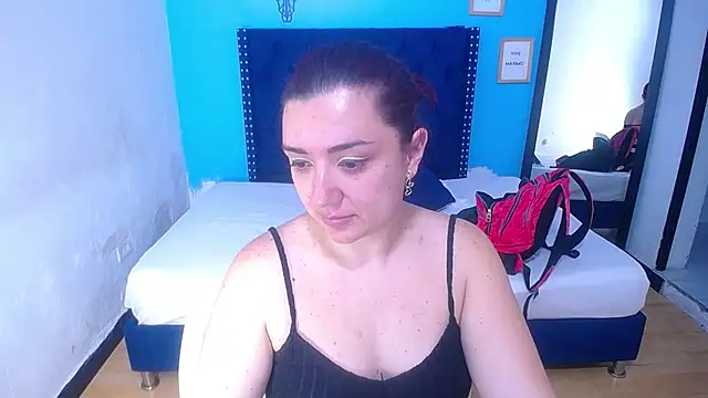 Snapshot of kinky_redhead18 chatting on November 14, 2:10 pm kinky redhead18 online show from November 14, 2:10 pm