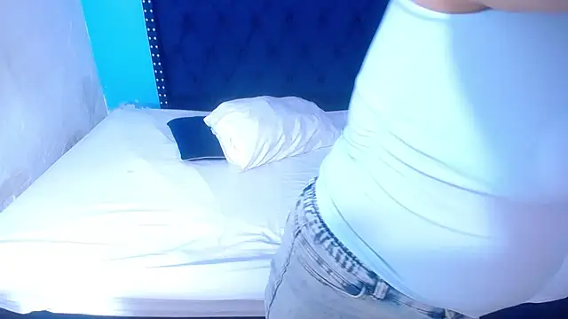 Snapshot of kinky_redhead18 chatting on November 7, 1:48 pm kinky redhead18 online show from November 7, 1:48 pm