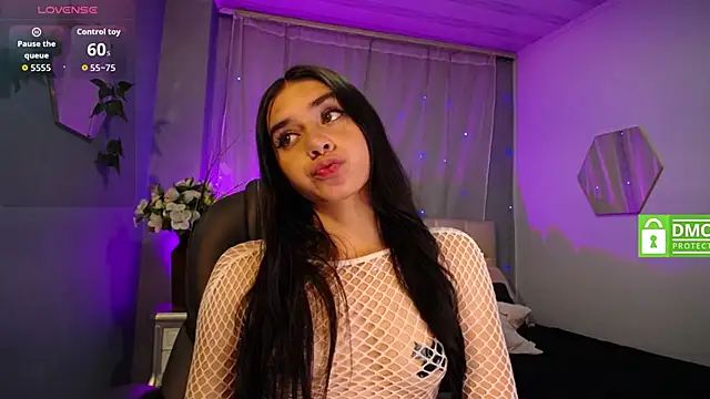 Snapshot of Kylie_golden chatting on September 29, 12:44 pm Kylie golden online show from September 29, 12:44 pm